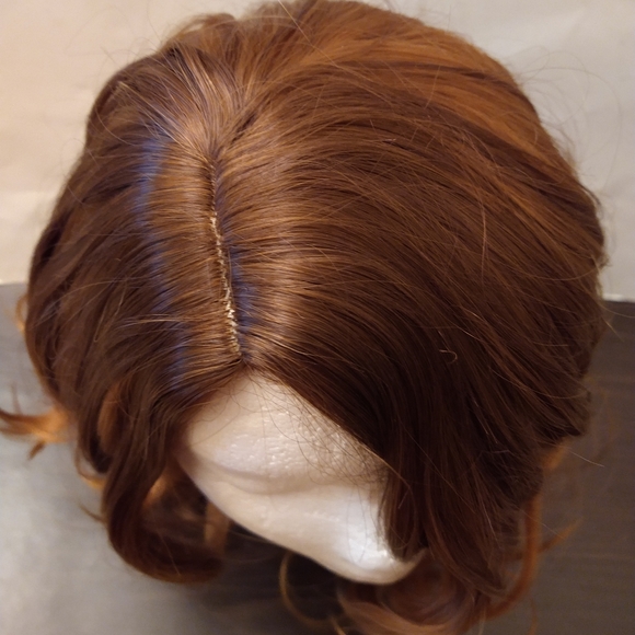 Wavy Bob Honey Blonde Fake Scalp Wig - Picture 5 of 8